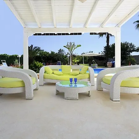 Sleeps 11 Pool Wifi Capilungo
