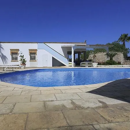 Vila Sleeps 11 Pool Wifi